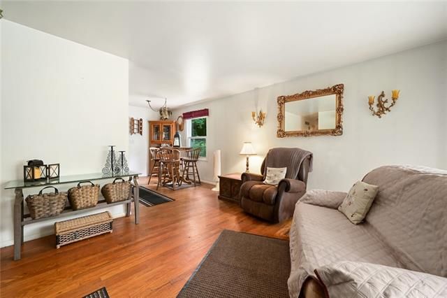 7601 E 49 St, Kansas City, MO 64129