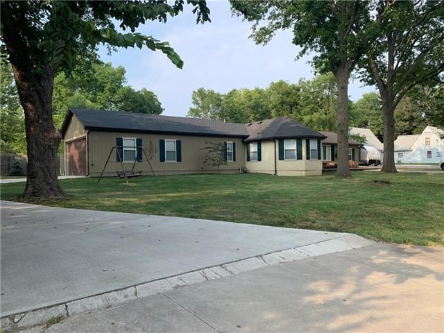 300 E 147 St, Kansas City, MO 64145