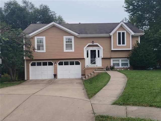 211 NE 80th St, Kansas City, MO 64118