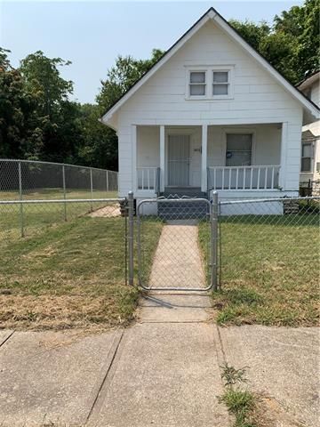 3426 Olive St, Kansas City, MO 64109