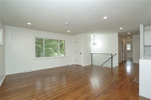 4207 E 113th St, Kansas City, MO 64137