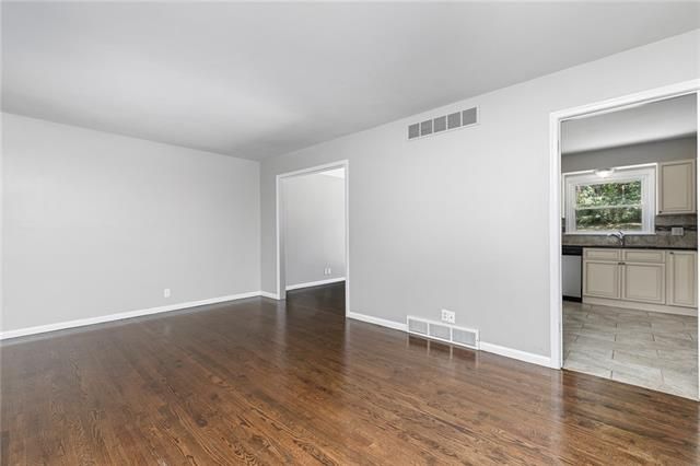 9622 Eby St, Overland Park, KS 66212