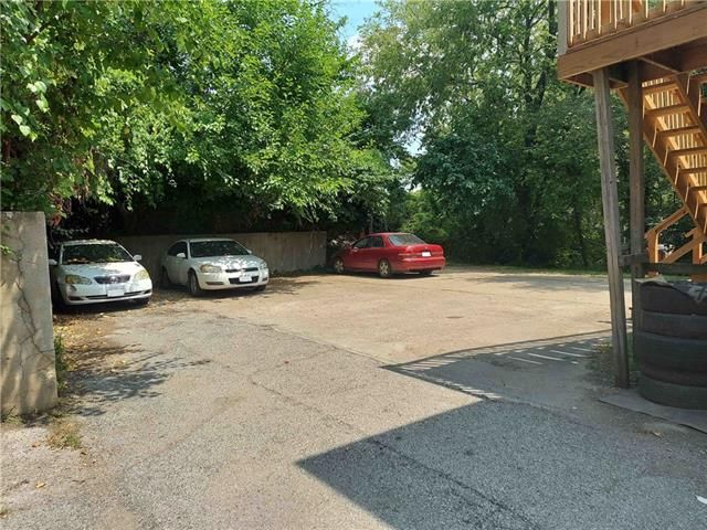 5236 E 28 St, Kansas City, MO 64128