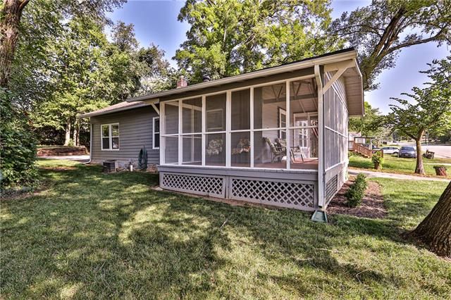 8220 Holmes Rd, Kansas City, MO 64131
