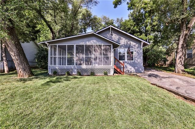 8220 Holmes Rd, Kansas City, MO 64131
