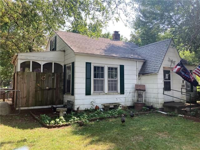 911 W Hunter St W, Nevada, MO 64772