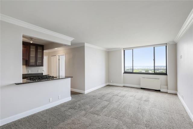 700 E 8th St #8J, Kansas City, MO 64106