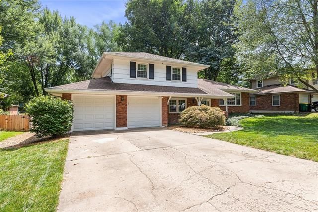 9405 Carter Dr, Overland Park, KS 66212