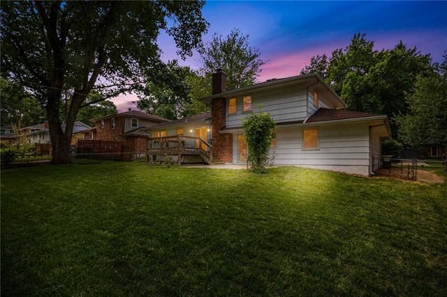 9405 Carter Dr, Overland Park, KS 66212