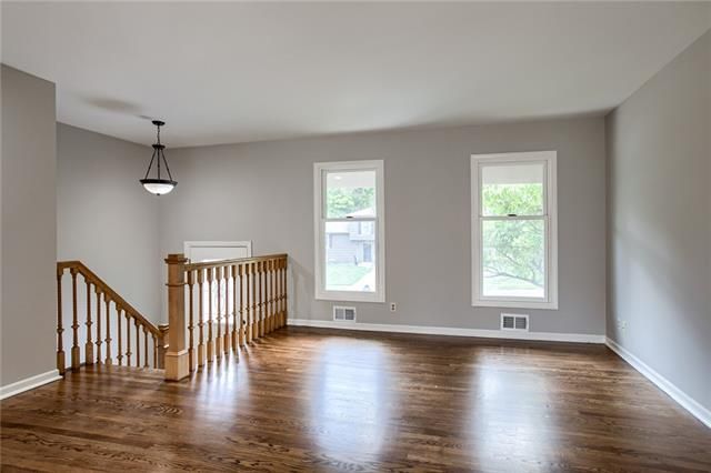9001 Connell Dr, Overland Park, KS 66212