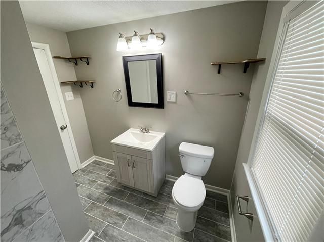 3811 E 71st Ter, Kansas City, MO 64132