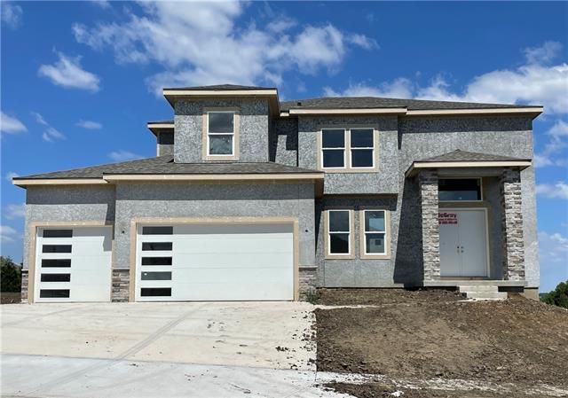17105 Parkhill St, Overland Park, KS 66221