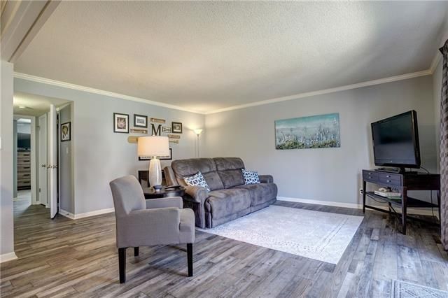 6224 Robinson St #2, Overland Park, KS 66202