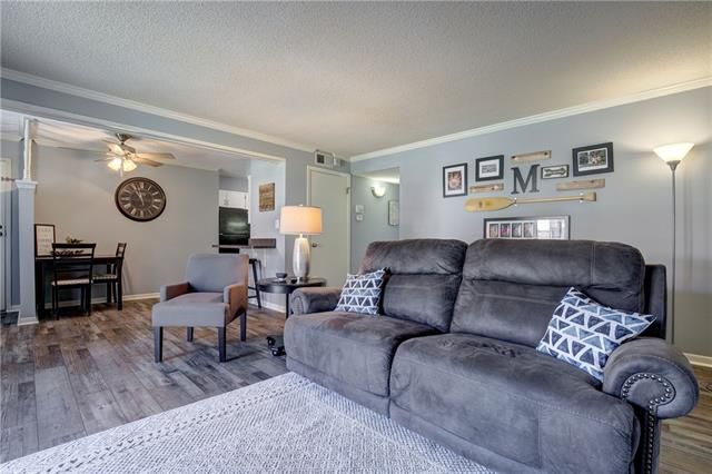 6224 Robinson St #2, Overland Park, KS 66202