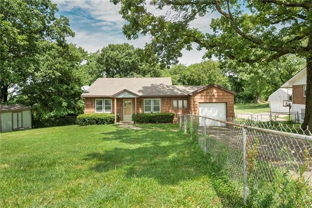 8002 E 82nd St, Kansas City, MO 64138