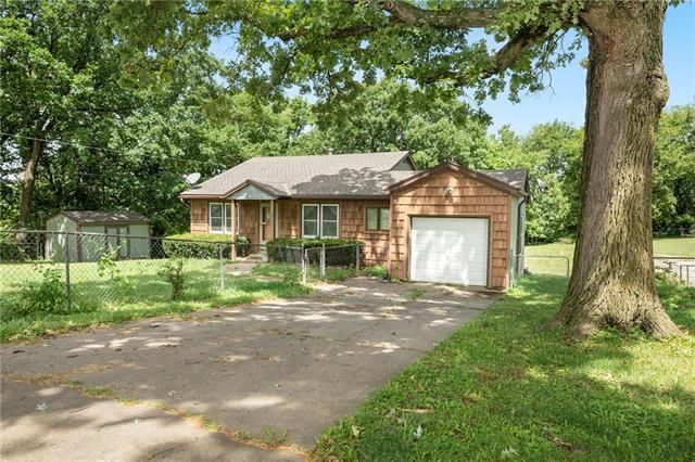 8002 E 82nd St, Kansas City, MO 64138