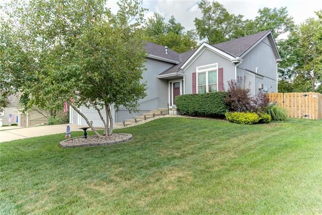 8805 N Chatham Ave, Kansas City, MO 64154