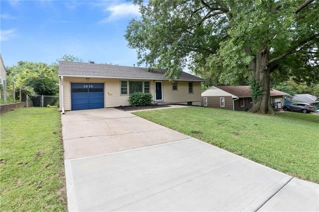 1815 NE 55 St, Kansas City, MO 64118