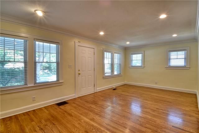 113 E 65th St, Kansas City, MO 64113