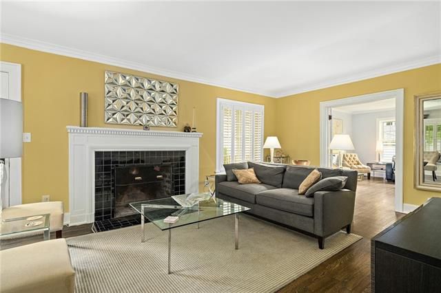 6000 Oak St, Kansas City, MO 64113