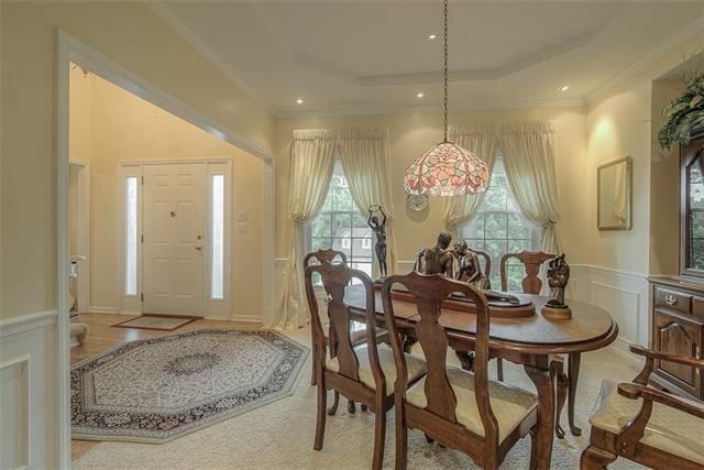 269 SW Winterpark Cir, Lee's Summit, MO 64081
