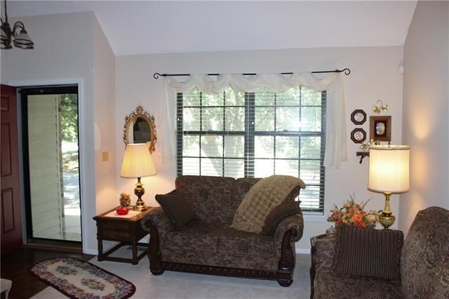10105 W 86th Ter, Overland Park, KS 66212