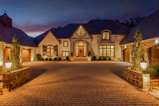 2912 W 113th St, Leawood, KS 66211