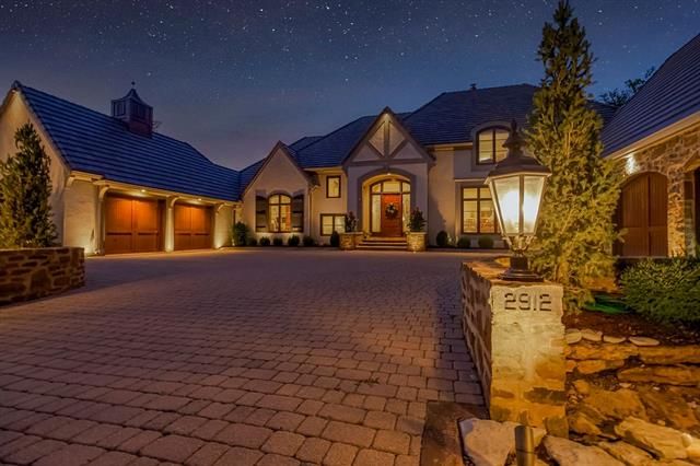 2912 W 113th St, Leawood, KS 66211