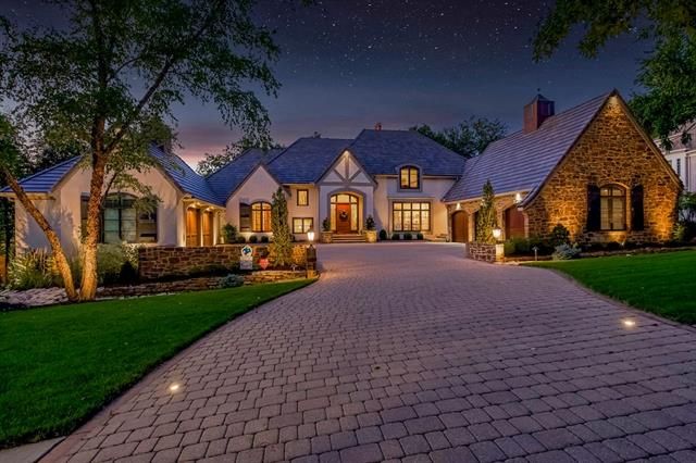 2912 W 113th St, Leawood, KS 66211