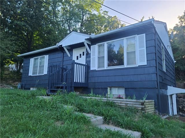 2722 S Vermont St, Independence, MO 64052