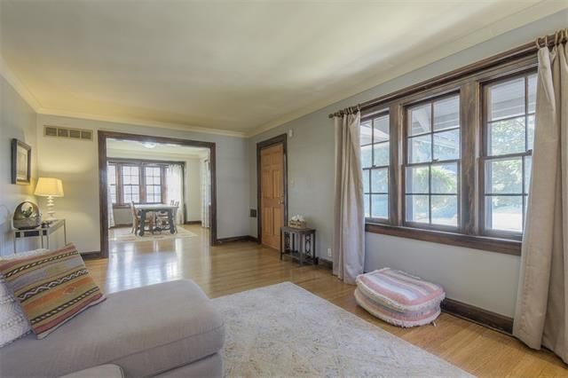 304 E 66th Ter, Kansas City, MO 64113