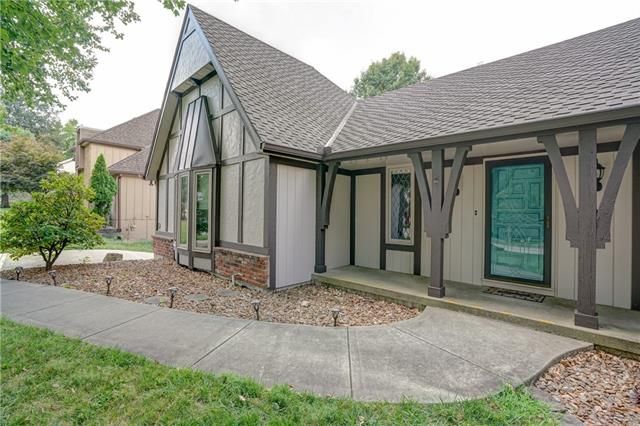 4408 Briarcliff Ln, Kansas City, MO 64116