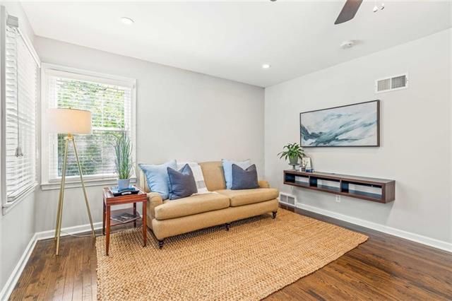 7604 Mcgee St, Kansas City, MO 64114