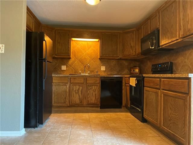412 SE Sherri Ln, Blue Springs, MO 64014