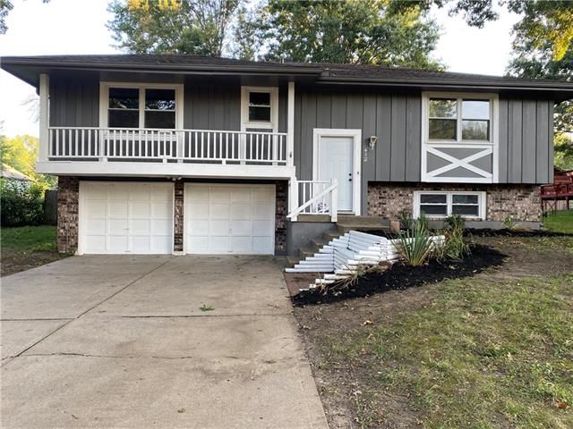 412 SE Sherri Ln, Blue Springs, MO 64014