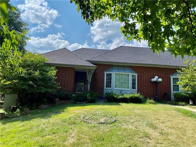 11626 Oak St, Kansas City, MO 64114
