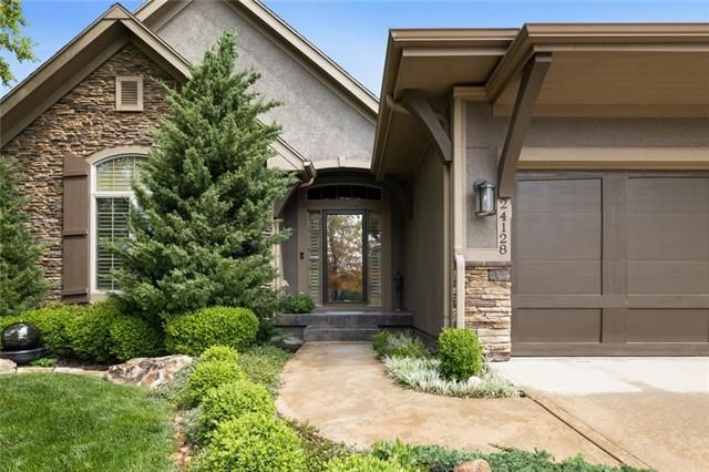 24128 W 124th St, Olathe, KS 66061