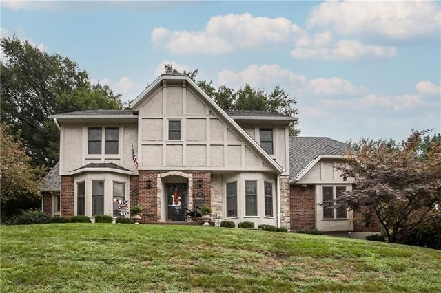 101 NE Edgewater Dr, Lee's Summit, MO 64064