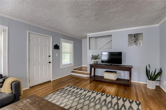 5835 Cherry St, Kansas City, MO 64110