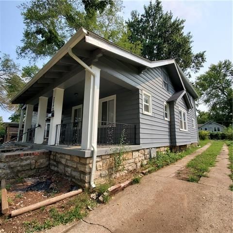 2049 E Gregory Blvd, Kansas City, MO 64132