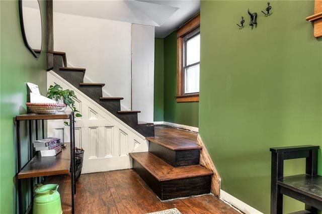 700 E 27th Ter, Kansas City, MO 64109