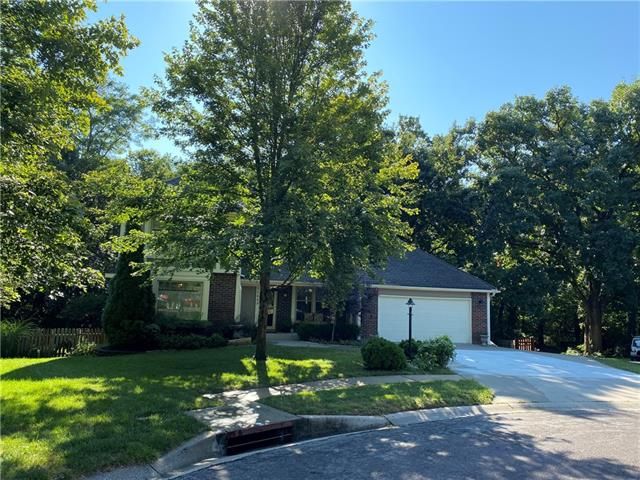 11689 Rosehill Rd, Overland Park, KS 66210