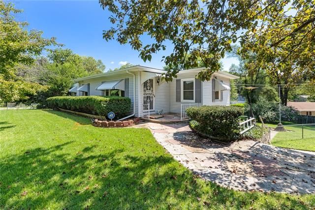 9401 E 37th St, Kansas City, MO 64133