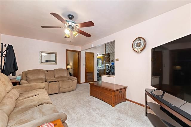 9401 E 37th St, Kansas City, MO 64133