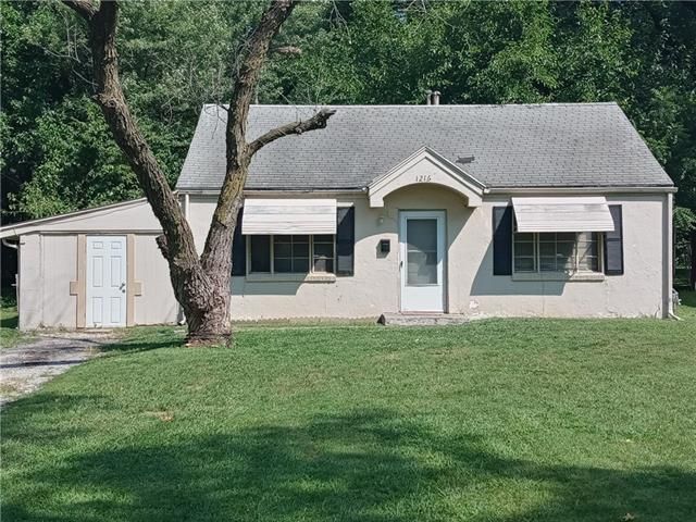 1216 E 80th St, Kansas City, MO 64131