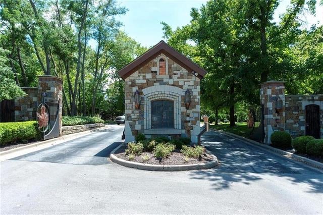 8308 Maplewood Ln, Lenexa, KS 66215