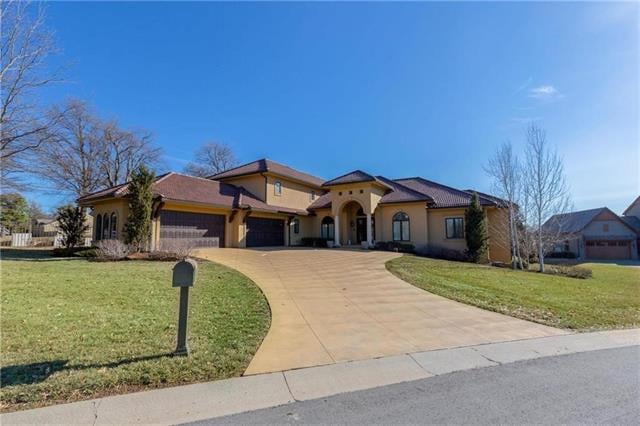8308 Maplewood Ln, Lenexa, KS 66215