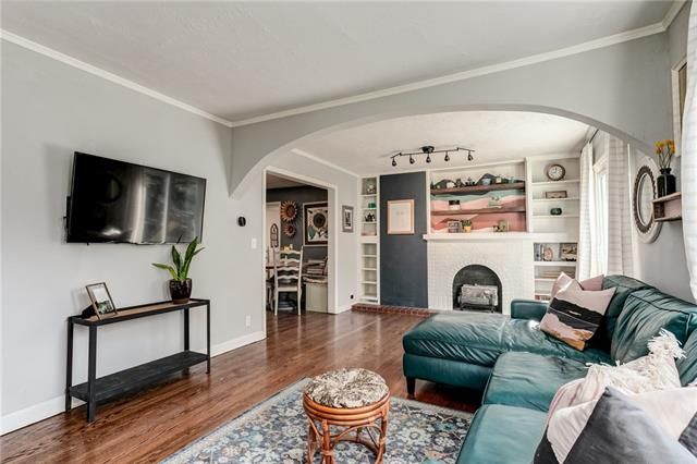 5345 Dearborn St, Mission, KS 66202