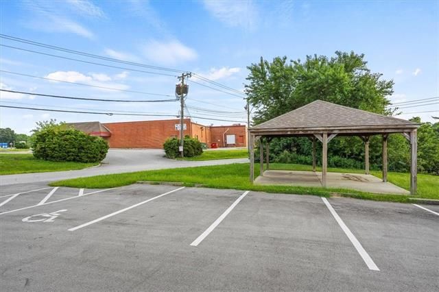 7505 E 87th St, Kansas City, MO 64138