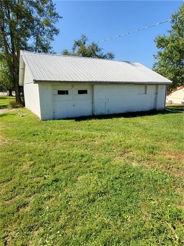 125 E 10th St, Horton, KS 66439